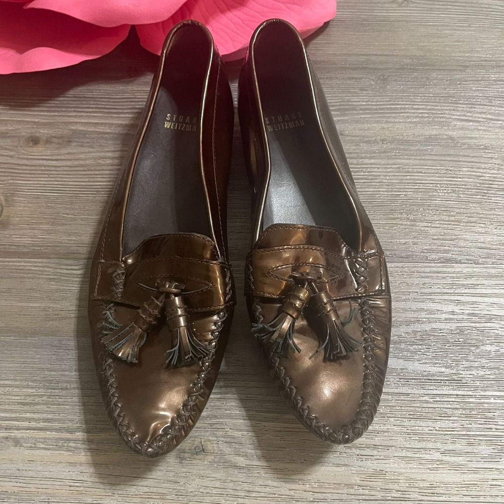 STUART WEITZMAN 8.5M Country Club Bronze‎ Metallic Patent Leather Tassel Loafers